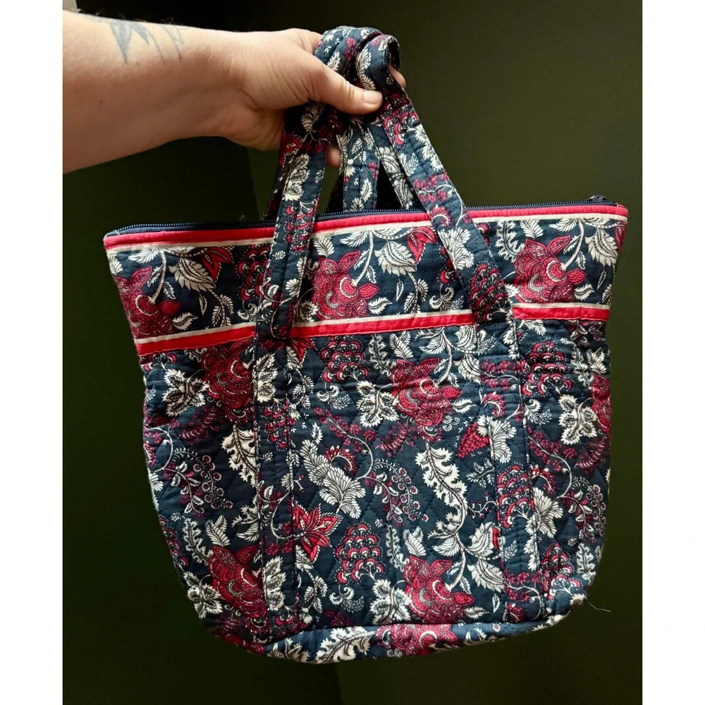 Quilted Floral Tote Bag Red Navy Blue White Zippered‎ Top Pockets